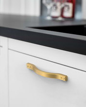 2284-White-Cabinets-with-champagne-bronze-cabinet-handles