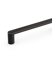 DESIGN3644 Minimalist Flat Top D-Bar Pull | Oak Wood & White Shaker Cabinets (Matte Black)