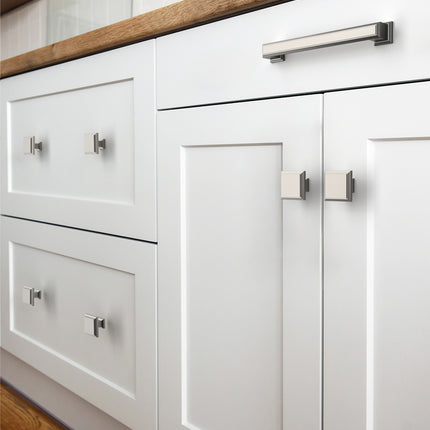 DESIGN2044 Brushed Gold Solid Knobs