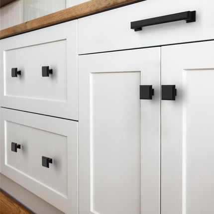 DESIGN2044 Brushed Gold Solid Knobs