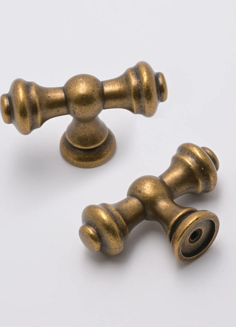 DESIGN3768 Antique Brass Solid Knobs