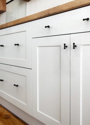 DESIGN3768 Matte Black Solid Knobs