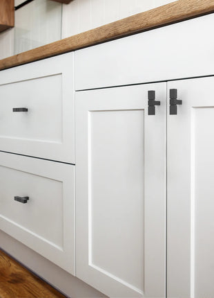 DESIGN3909 Matte Black Solid Knobs