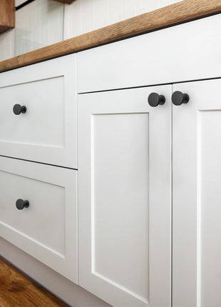 DESIGN2028 Matte Black Solid Knobs