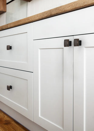 DESIGN2828 Oil Rubbed Bronze Solid Knobs