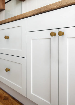 DESIGN2028 Antique Brass Solid Knobs
