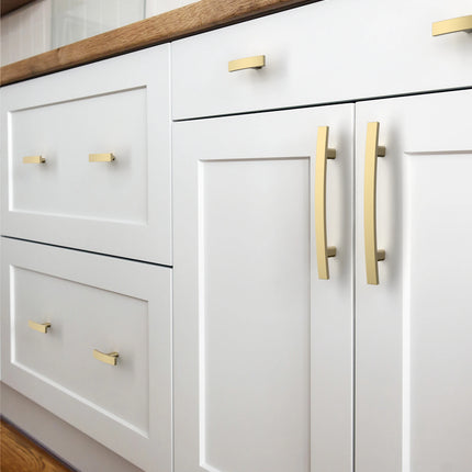 DESIGN3046 Brushed Gold Solid Handles