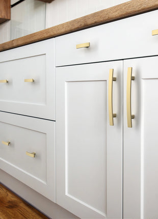 DESIGN3046 Brushed Gold Solid Knob