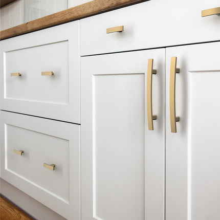 DESIGN3046 Brushed Gold Solid Handles